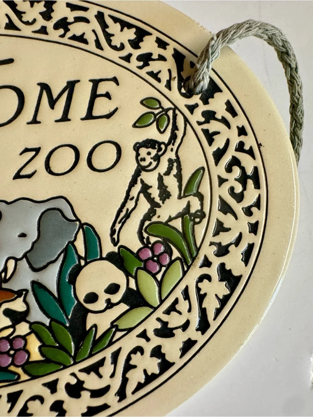 Vintage Trinity Pottery Welcome to the Zoo Oval Wall Decor - Cream & Multicolor